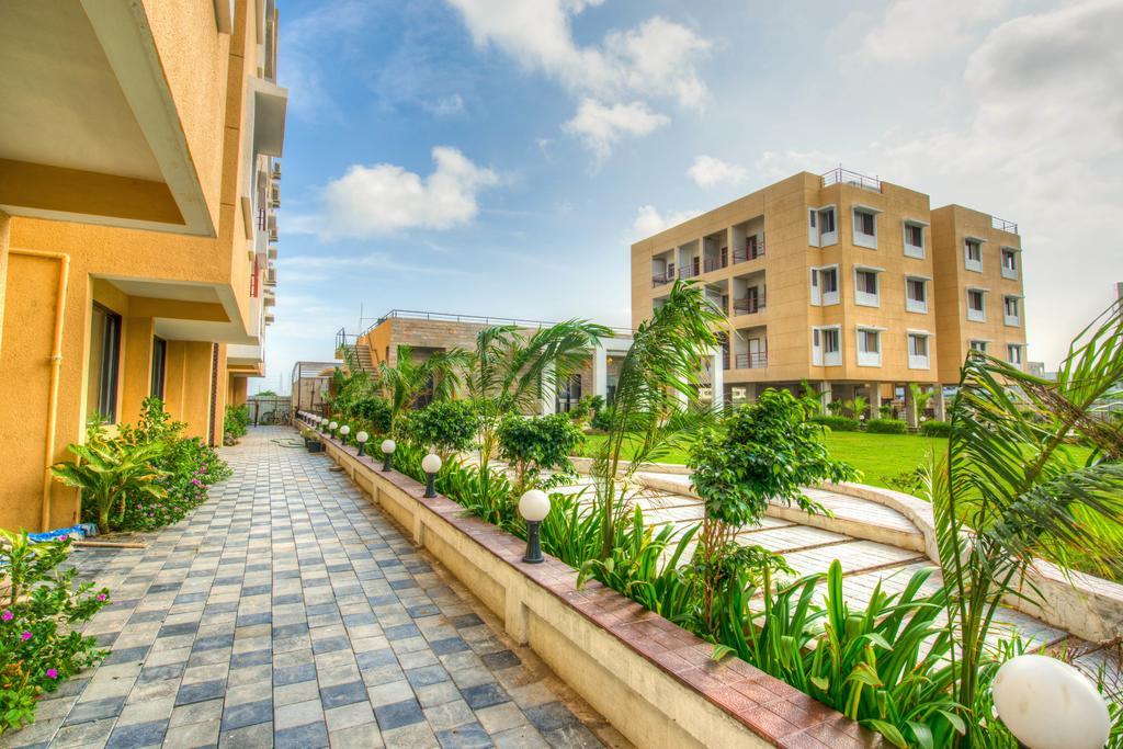 Budget Inn Service Apartments - Tiger Plaza Vengni Exterior photo
